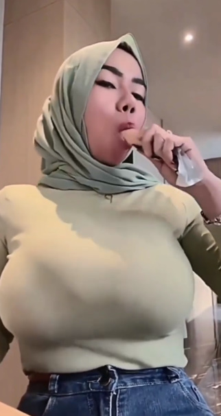 looking makes it hot_117