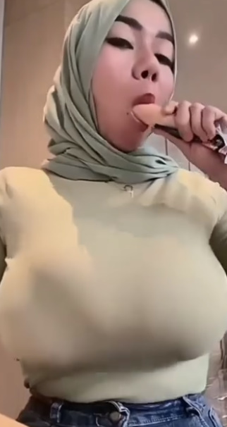 looking makes it hot_117