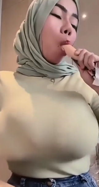 looking makes it hot_117