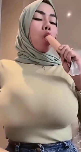 looking makes it hot_117