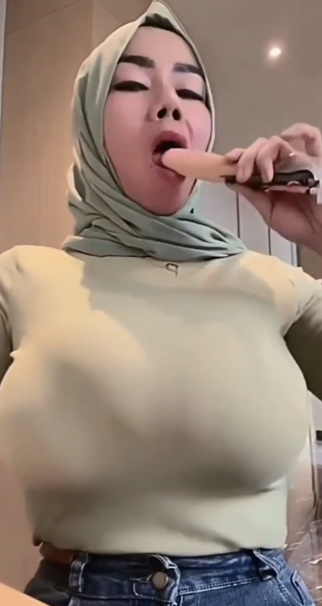 looking makes it hot_117