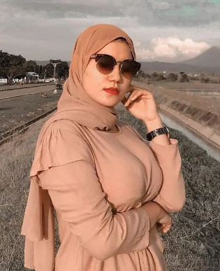 looking makes it hot_117