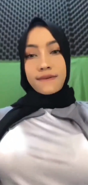 looking makes it hot_117