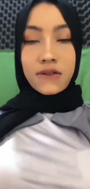 looking makes it hot_117