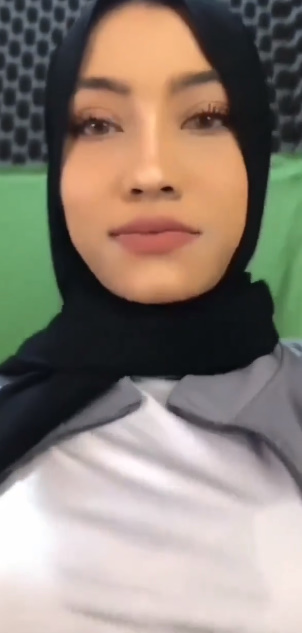 looking makes it hot_117