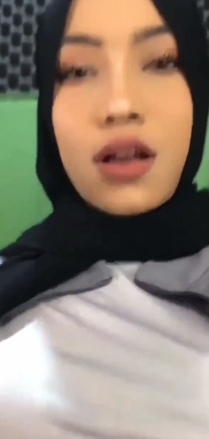 looking makes it hot_117