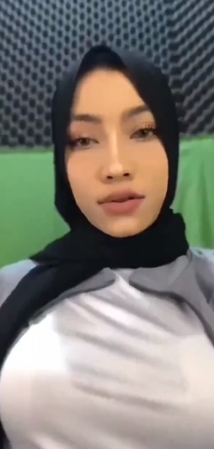 looking makes it hot_117