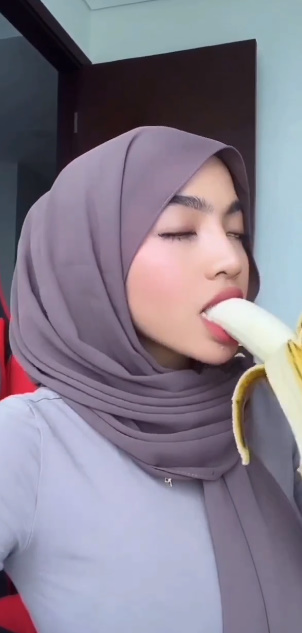 looking makes it hot_117