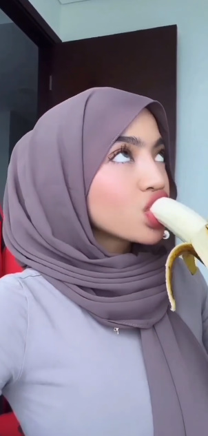 looking makes it hot_117