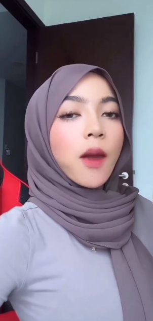 looking makes it hot_117