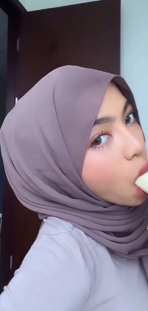 looking makes it hot_117