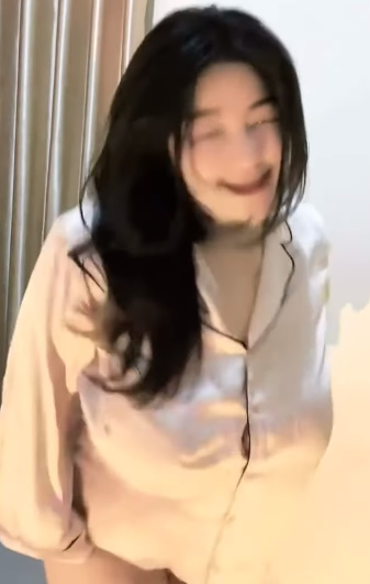 looking makes it hot_117