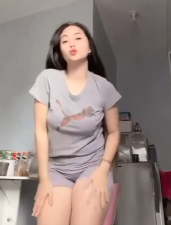 looking makes it hot_117