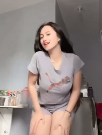 looking makes it hot_117