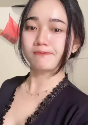 looking makes it hot_117