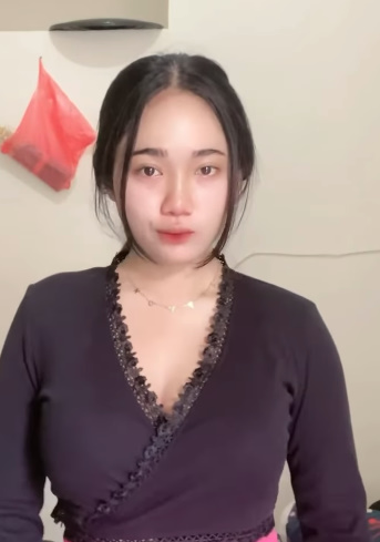 looking makes it hot_117