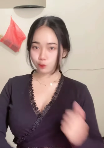 looking makes it hot_117