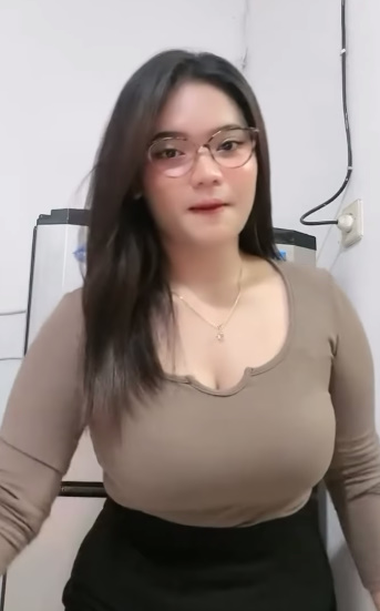 looking makes it hot_117