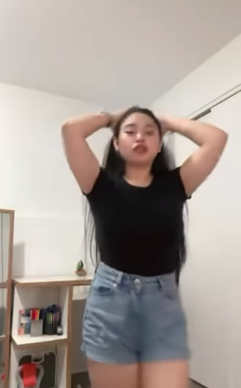 looking makes it hot_117