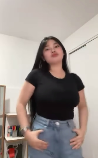 looking makes it hot_117