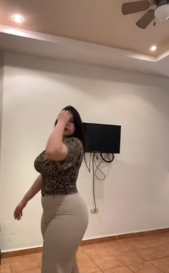 looking makes it hot_117