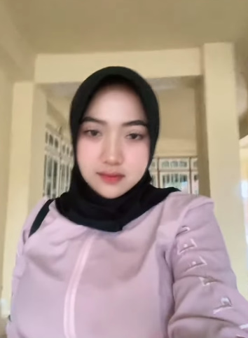 looking makes it hot_117