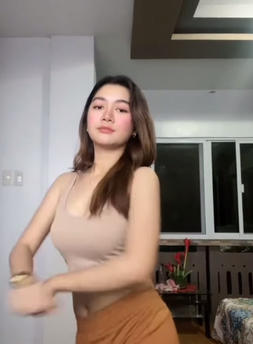 looking makes it hot_117