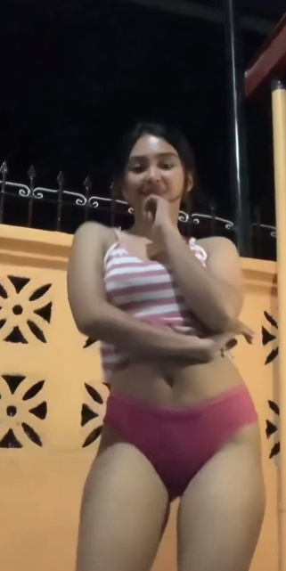 looking makes it hot_118