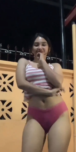 looking makes it hot_118