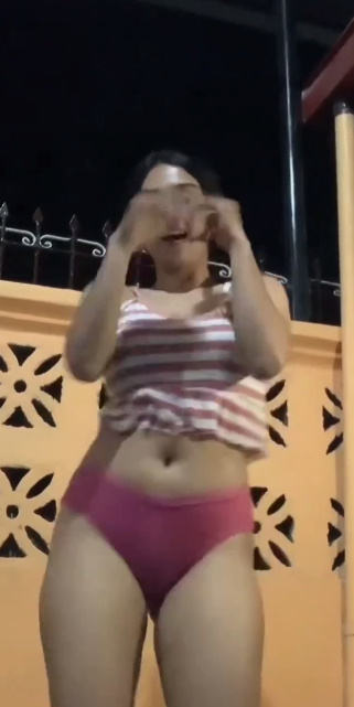 looking makes it hot_118