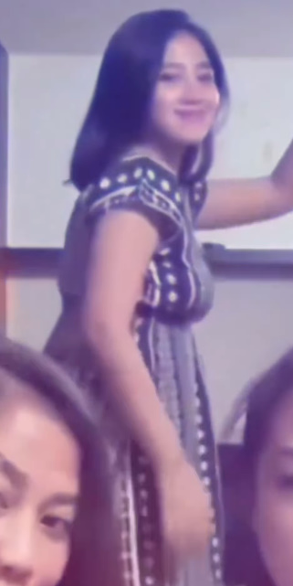 looking makes it hot_118