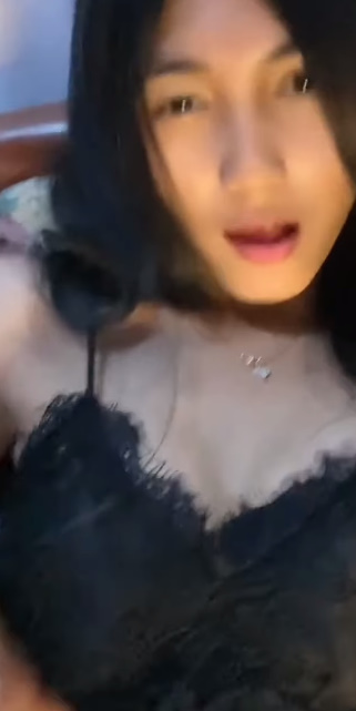 looking makes it hot_118