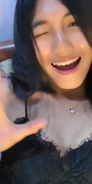 looking makes it hot_118