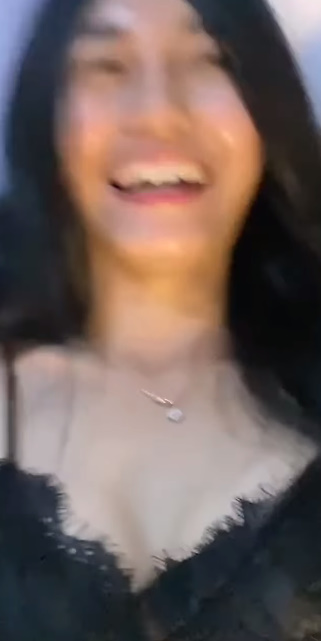 looking makes it hot_118