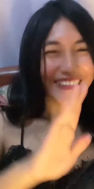 looking makes it hot_118