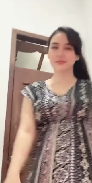 looking makes it hot_118