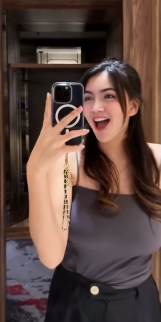 looking makes it hot_118