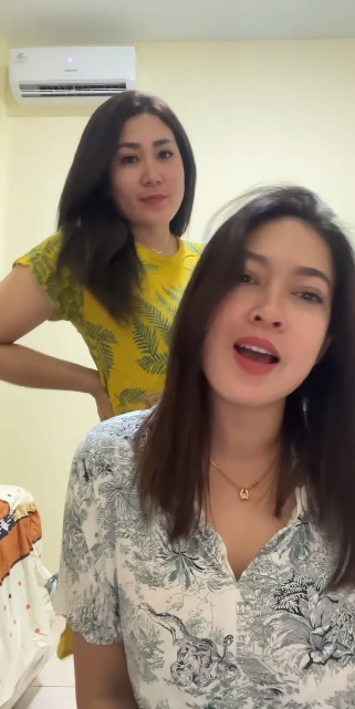 looking makes it hot_118