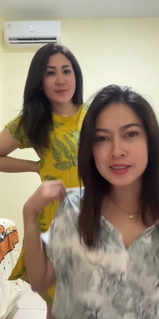 looking makes it hot_118