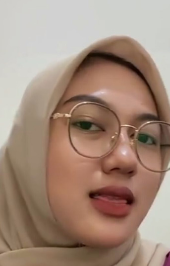 looking makes it hot_119