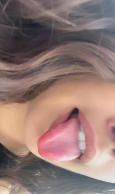 looking makes it hot_119