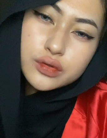 looking makes it hot_119