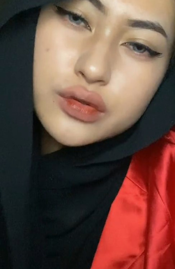 looking makes it hot_119