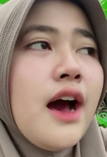 looking makes it hot_119