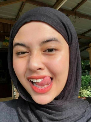 looking makes it hot_119