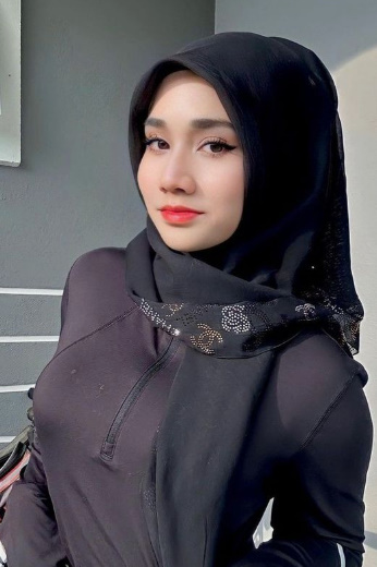 looking makes it hot_119