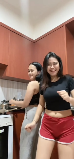 looking makes it hot_120