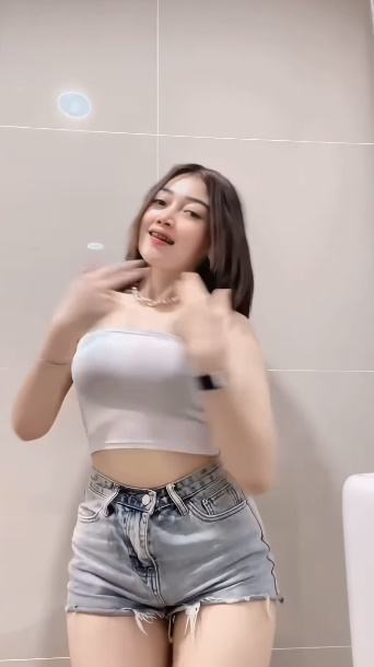 looking makes it hot_121