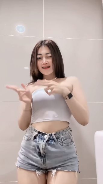 looking makes it hot_121