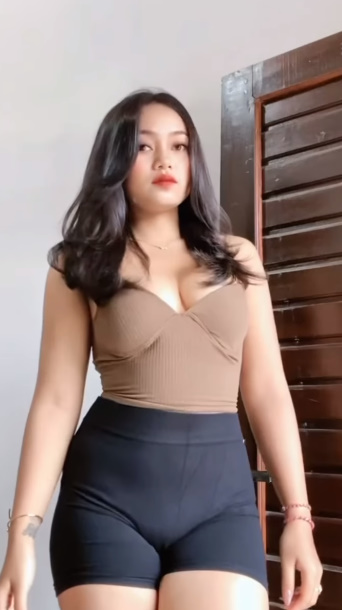 looking makes it hot_121